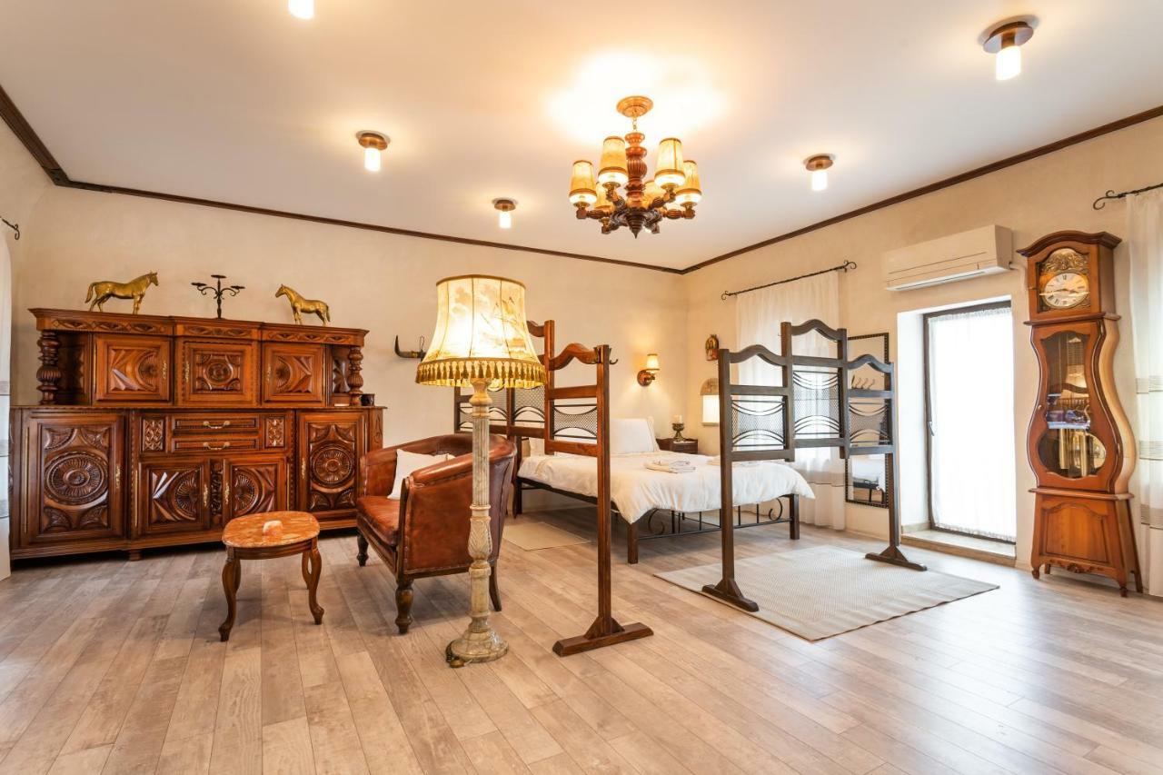 Historic Apartment In The Heart Of The City 大特尔诺沃 外观 照片