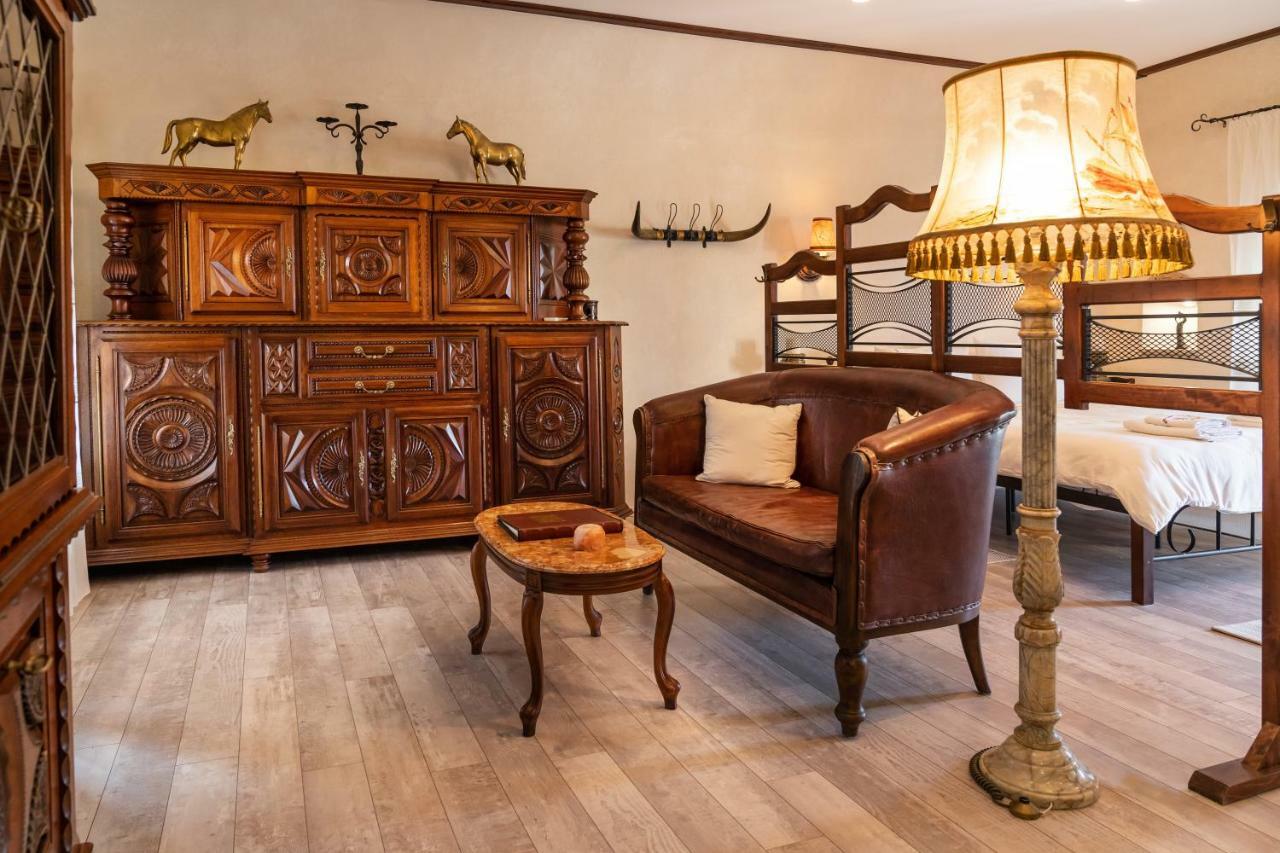 Historic Apartment In The Heart Of The City 大特尔诺沃 外观 照片