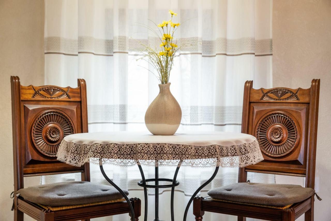 Historic Apartment In The Heart Of The City 大特尔诺沃 外观 照片