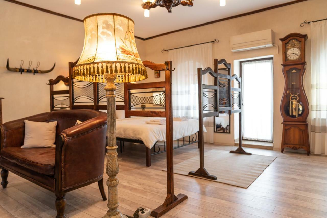 Historic Apartment In The Heart Of The City 大特尔诺沃 外观 照片